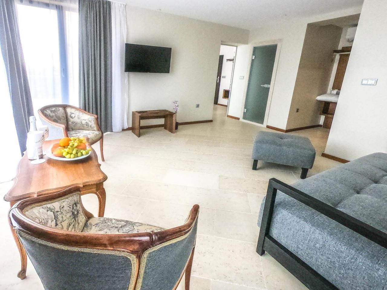 Villa Ambra Tyulenovo ภายนอก รูปภาพ
